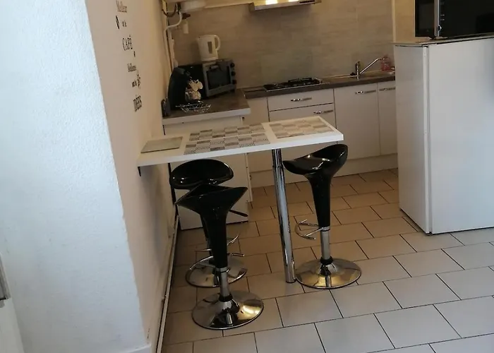 Equipe Avec Internet Apartman *